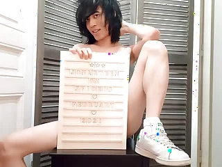 Vid&eacute;o de v&eacute;rification - Jon Arteen - Minet gay nu en chaussettes blanches et baskets Adidas Stan Smith